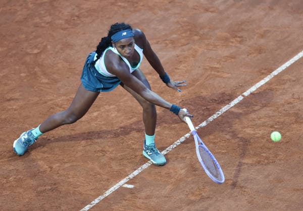 (260513) -- ROME, May 13, 2026 -- Coco Gauff of the United States hits a return during the women s singles quarterfinal between Coco Gauff of the United States and Mirra Andreeva of Russia at the WTA, Tennis Damen Italian Open in Rome, Italy, May 12, 2026. ) (SP)ITALY-ROME-TENNIS-WTA-ITALIAN OPEN LixJing 