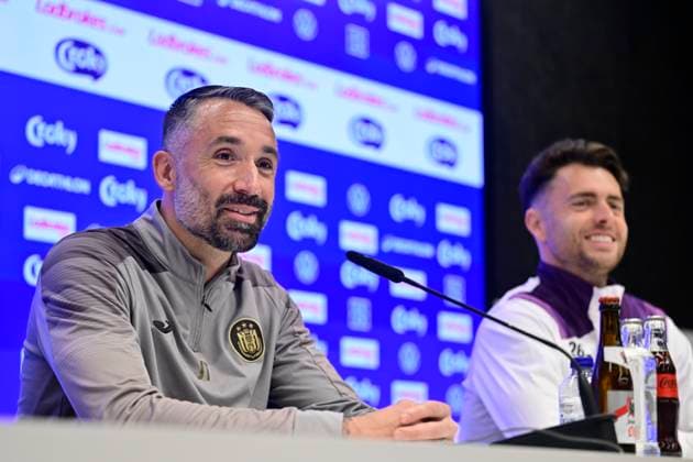 Royale Union Saint-Gilloise v RSC Anderlecht - Belgian Croky Cup Final Media Activities 13 05 2026 BRUSSELS, BELGIUM - MAY 13 : Taravel Jeremy head coach ad interim of RSC Anderlecht and Coosemans Colin goalkeeper of RSC Anderlecht speaking with the media during a pre-match press conference, PK, Pressekonferenz ahead of the Belgian Croky Cup final match between Royale Union Saint-Gilloise and RSC Anderlecht on May 13, 2026 in Brussels, Belgium, 13 05 2026 Brussels Belgium  Copyright: xJanxDexMeuleneirx