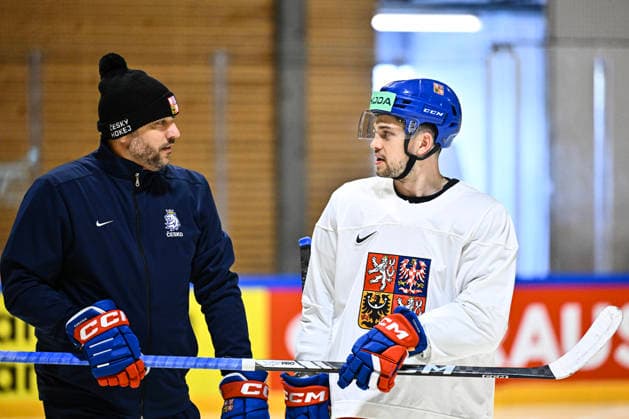 L-R goalkeepers coach Ondrej Pavelec and Matej Blumel attend Czech national Ice hockey, Eishockey team training session at the 2026 IIHF Ice Hockey World Championship, WM, Weltmeisterschaft in Fribourg, Switzerland, on May 13, 2026. (CTKxPhoto RadekxPetrasek) CTKPhotoP2026051304219  CTKPhotoP2026051304219