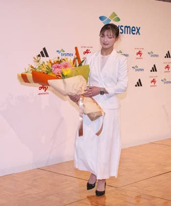 The four-time Olympic figure skater Kaori Sakamoto attends her retirement press conference, PK, Pressekonferenz in Kobe, Hyogo-Prefecture, Japan on Wednesday, May 13, 2026. and she announced, got married on May 5 in this presss conference.  TKP2026051319 KEIZOxMORI