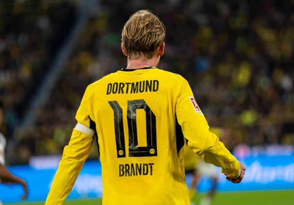 Julian BRANDT Borussia Dortmund, 10 Back view Borussia Dortmund Eintracht Frankfurt, 33 Matchday, 1 Bundesliga in Dortmund, Signal Iduna Park DFL regulations prohibit any use of photographs as image sequences and or quasi video Copyright: HMBxMedia xMarcoxBader
