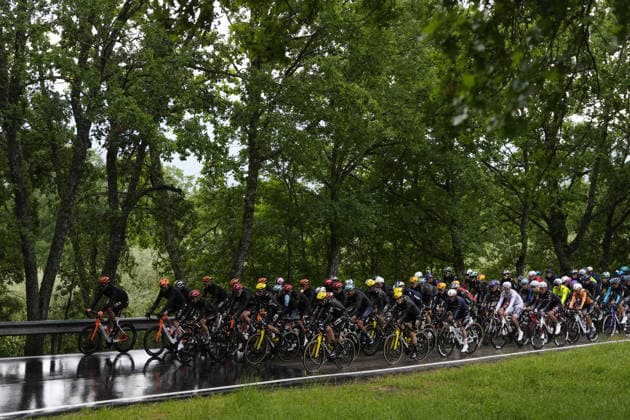 The pack rides during Stage 5 of the Giro d™Italia, from Praia a Mare to Potenza, Italy, Wednesday, May 13, 2026.  Copyright: xFabioxFerrari LaPressex