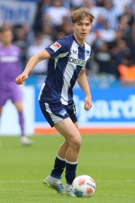 10 05 2025, xtgx, Fußball 2 Bundesliga, Hertha BSC Berlin SpVgg Greuther Fürth emspor, v l Kennet Eichhorn Hertha, 23 Freisteller, Einzelbild, Ganzkoerper, single frame DFL DFB REGULATIONS PROHIBIT ANY USE OF PHOTOGRAPHS as IMAGE SEQUENCES and or QUASI VIDEO Berlin