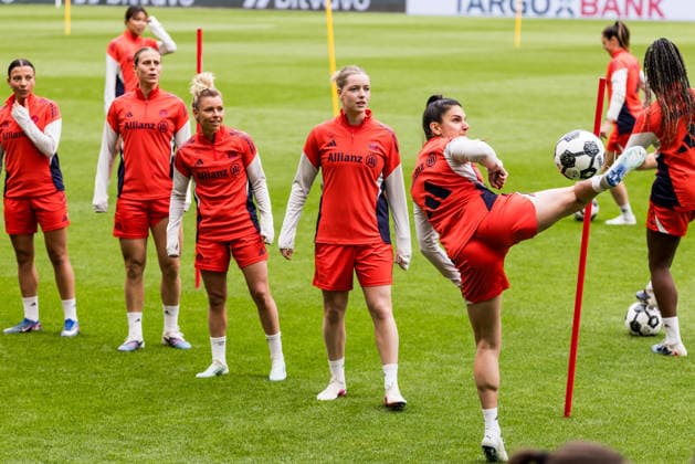 Final training FC Bayern Munich 13 05 2026 Jovana Damnjanovic FC Bayern Munich, 9 takes the ball DFB Pokal 46 Final Women, VfL Wolfsburg FC Bayern Munich, Final training FC Bayern Munich, Cologne, RheinEnergiestadion on 13 05 2026 Copyright: xBEAUTIFULxSPORTS Wunderlx