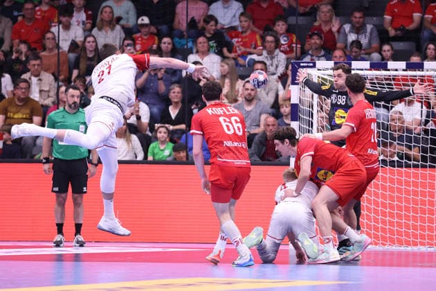HANDBALL - IHF WC quali, AUT vs POL GRAZ,AUSTRIA,13.MAY.26 - HANDBALL - IHF World Championship, WM, Weltmeisterschaft 2027, European qualification, play off, OEHB international match, Länderspiel, Nationalmannschaft Austria vs Poland. Image shows Kamil Syprzak (Poland), Elias Kofler (Austria), Piotr Jedraszczyk (Poland), Michael Miskovez and Constantin Moestl (Austria). GEPAxpictures xChrisxBauer
