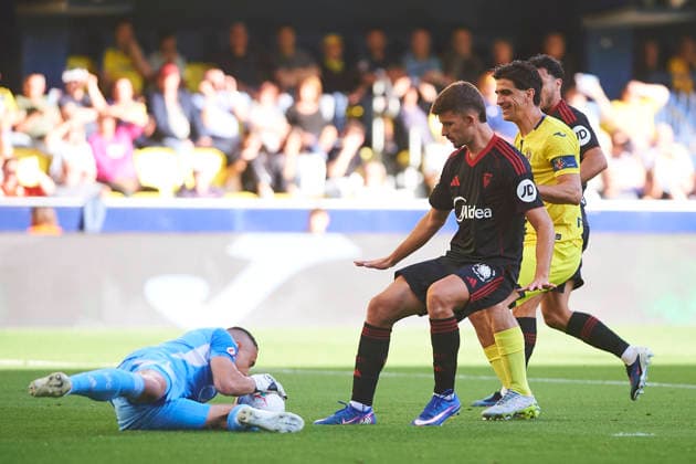 Vlachodimos Odysseas Sevilla FC and Gerard Moreno Villarreal CF during the LaLiga EA Sports match between Villarreal CF and Sevilla FC at Estadio de la Ceramica on May 13, 2026 in Villarreal, Spain Photo by Maria Jose Segovia DeFodi Images