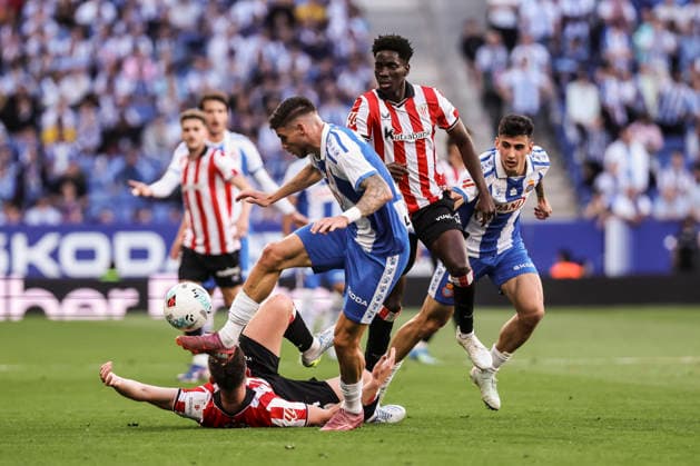 May 13, 2026, Cornella, Barcelona, SPAIN: Roberto Fernandez of RCD Espanyol and Adama Boiro of Athletic Club compete for the ball during the Spanish league, LaLiga EA Sports, football match played between RCD Espanyol and Athletic Club at RCDE Stadium on May 13, 2026 in Cornella, Spain. Cornella SPAIN - ZUMAa181 20260513_zaa_a181_077 Copyright: xJavierxBorregox