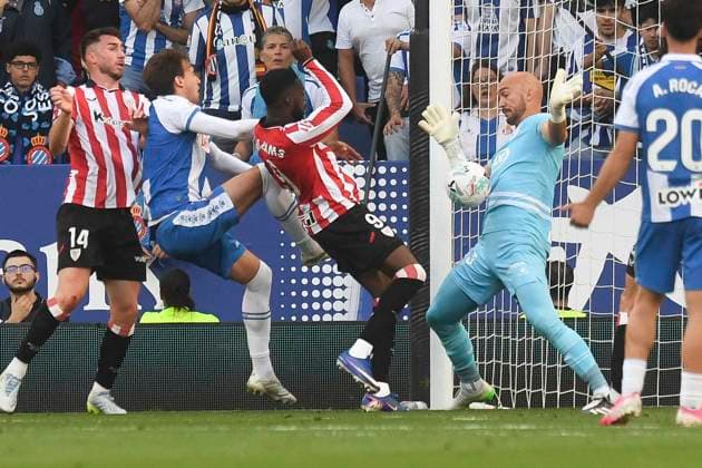 ESP LaLiga EA Sports RCD Espanyol v Athletic Club Dmitrovic of Espanyol making a save from a possible goal by Inaki Williams of Athletic during LaLiga EA Sports, between RCD Espanyol v Athletic Club played at RCDE Stadium in Llobregat, Barcelona on May 13th, 2026 in Spain Spain Futbol Copyright: xPacoxLargox xAgenciaxLOFx