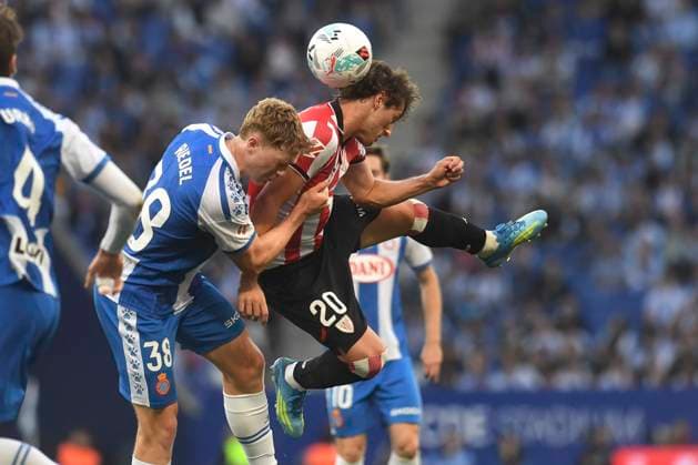 ESP LaLiga EA Sports RCD Espanyol v Athletic Club Unai Gomez of Athletic challenges for a header with Riedel of Espanyol during LaLiga EA Sports, between RCD Espanyol v Athletic Club played at RCDE Stadium in Llobregat, Barcelona on May 13th, 2026 in Spain Spain Futbol Copyright: xPacoxLargox xAgenciaxLOFx