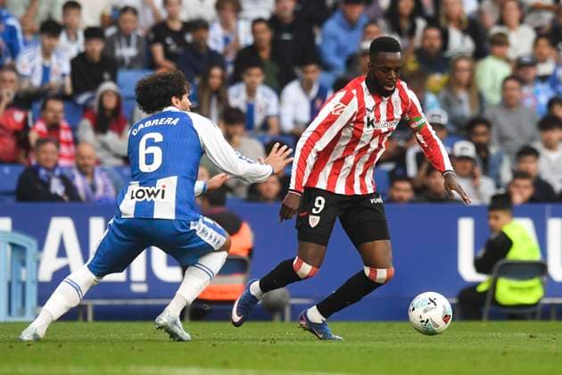 ESP LaLiga EA Sports RCD Espanyol v Athletic Club Inaki Williams of Athletic brings the ball foward against Cabrera of Espanyol during LaLiga EA Sports, between RCD Espanyol v Athletic Club played at RCDE Stadium in Llobregat, Barcelona on May 13th, 2026 in Spain Spain Futbol Copyright: xPacoxLargox xAgenciaxLOFx