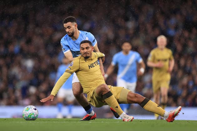 Fußball Premier League Manchester City gegen Crystal Palace 13. Mai 2026 Premier League Manchester City gegen Crystal Palace Rayan Ait Nouri von Manchester City und Maxence Lacroix von Crystal Palace Foto Simon Stacpoole Abseits Manchester UK  Copyright: xSimonxStacpoolexOffside