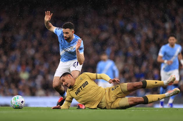 Fußball Premier League Manchester City gegen Crystal Palace 13. Mai 2026 Premier League Manchester City gegen Crystal Palace Rayan Ait Nouri von Manchester City und Maxence Lacroix von Crystal Palace Foto Simon Stacpoole Abseits Manchester UK  Copyright: xSimonxStacpoolexOffside