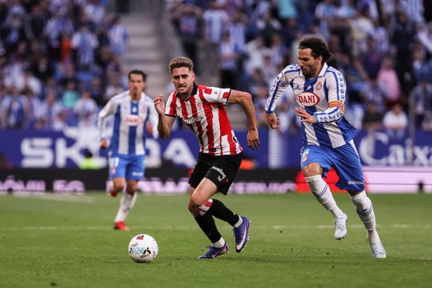 May 13, 2026, Cornella, Barcelona, SPAIN: Robert Navarro of Athletic Club and Leandro Cabrera of RCD Espanyol in action during the Spanish league, LaLiga EA Sports, football match played between RCD Espanyol and Athletic Club at RCDE Stadium on May 13, 2026 in Cornella, Spain. Cornella SPAIN - ZUMAa181 20260513_zaa_a181_153 Copyright: xJavierxBorregox