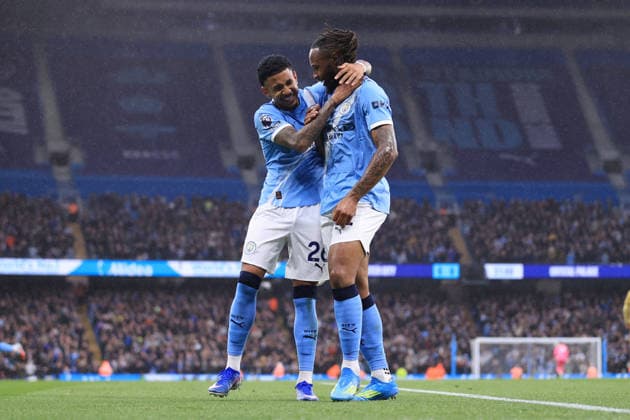 Fußball Premier League Manchester City gegen Crystal Palace 13. Mai 2026 Premier League Manchester City gegen Crystal Palace Antoine Semenyo von Manchester City feiert den Führungstreffer mit Savinho Foto Simon Stacpoole Abseits Manchester UK  Copyright: xSimonxStacpoolexOffside