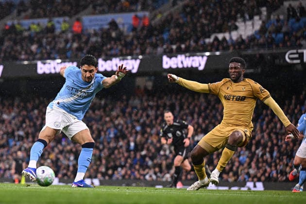 Manchester City v Crystal Palace, Premier League Omar Marmoush of Manchester City scores his team s second goal during the Manchester City v Crystal Palace Premier League match at the Etihad Stadium, Manchester, England on 13 May 2026 Credit: Ben Roberts Every Second Media Editorial use only. All images are copyright Every Second Media Limited. No images may be reproduced without prior permission. All rights reserved. Premier League and Football League images are subject to licensing agreements with Football DataCo Limited. see https: www.football-dataco.com Copyright: xIMAGO EveryxSecondxMediax ESM-1989-0023 BenxRobertsx xEveryxSecondxMediax