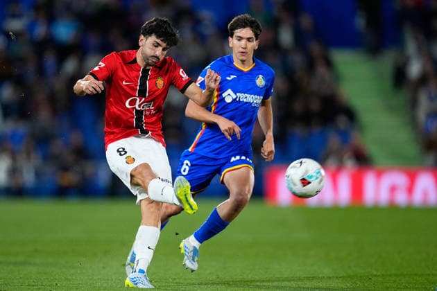 May 13, 2026, Getafe, Madrid, Spain: Manu Morlanes of RCD Mallorca in action during the Spanish League, LaLiga EA Sports, football match played between Getafe CF and RCD Mallorca at Coliseum de Getafe stadium on May 13, 2026, in Getafe, Spain. Getafe Spain - ZUMAa181 20260513_zaa_a181_183 Copyright: xDennisxAgyemanx