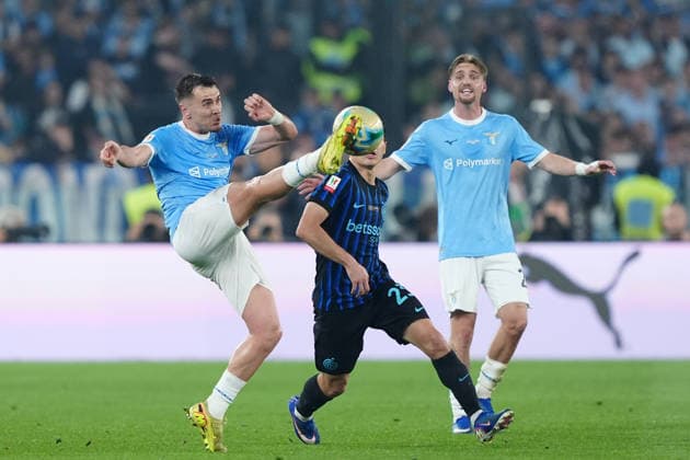 SS Lazio v FC Internazionale - Coppa Italia Final Patric of SS Lazio and Nicolo Barella of FC Internazionale battle for the ball during the Coppa Italia Frecciarossa final match between SS Lazio and FC Internazionale at Olympic Stadium on May 13, 2026 in Rome, Italy Rome Stadio Olimpico Lazio Italy Copyright: xGiuseppexMaffiax BRU03023