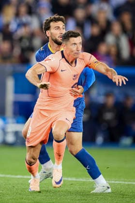May 13, 2026, Vitoria, Alava, SPAIN: Robert Lewandowski of FC Barcelona, Barca competes for the ball with Victor Parada of Deportivo Alaves during the LaLiga EA Sports match between Deportivo Alaves and FC Barcelona at Mendizorrotza on May 13, 2026, in Vitoria, Spain. Vitoria SPAIN - ZUMAa181 20260513_zaa_a181_224 Copyright: xRicardoxLarreinax