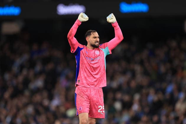 Fußball Premier League Manchester City v Crystal Palace 13. Mai 2026 Premier League Manchester City v Crystal Palace Manchester City Torhüter Gianluigi Donnarumma feiert sein 3. Tor Foto Simon Stacpoole Abseits Manchester UK  Copyright: xSimonxStacpoolexOffside