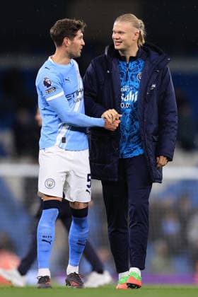 Fußball Premier League Manchester City gegen Crystal Palace 13. Mai 2026 Premier League Manchester City gegen Crystal Palace John Stones und Erling Haaland von Manchester City Foto Simon Stacpoole Abseits Manchester UK  Copyright: xSimonxStacpoolexOffside
