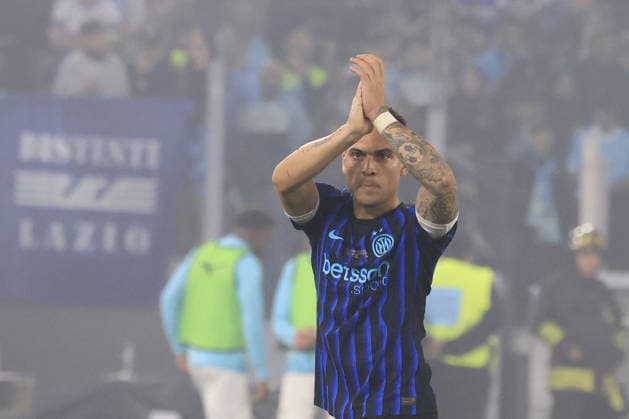 Lazio v Inter Milan - Italian Cup final match ROME, ITALY - MAY 13: Lautaro Martinez, of Inter Milan, greets fans as he leaves the pitch during the Italian Cup football final match between Lazio and Inter Milan at the Olympic stadium in Rome, Italy, on May 13, 2026. Riccardo De Luca Anadolu Roma Italy. Editorial use only. Please get in touch for any other usage.  Copyright: x2026xAnadoluxRiccardoxDexLucax