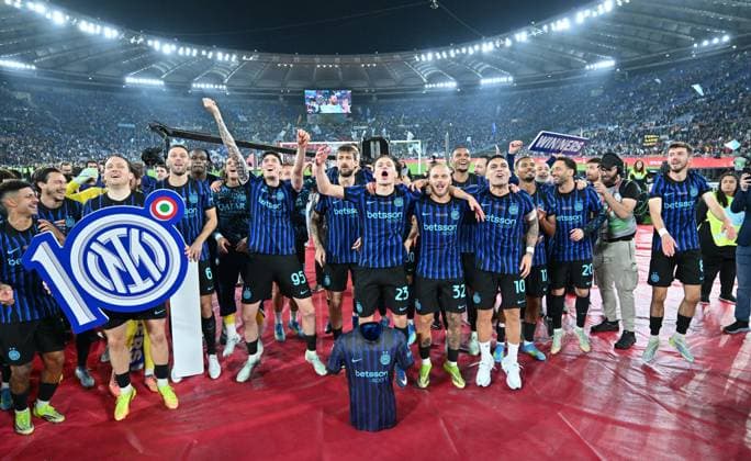 Foto IPP Felice De Martino Roma 13 05 2026 Calcio Coppa Italia 2025-2026 - Finale Lazio - Inter 0-2 Nella foto: i giocatori dell Inter festeggiano la vittoria al centro Nicolo Barella Federico Dimarco e Lautaro martinez Italy Photo Press World Copyright italy ITALY  Copyright: xR4924_italyphotopressx