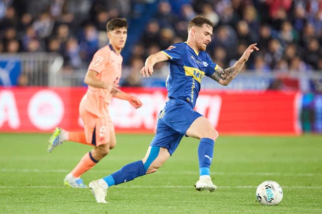 May 13, 2026, Vitoria, Alava, SPAIN: Toni Martinez of Deportivo Alaves competes for the ball with Pau Cubarsi of FC Barcelona, Barca during the LaLiga EA Sports match between Deportivo Alaves and FC Barcelona at Mendizorrotza on May 13, 2026, in Vitoria, Spain. Deportivo Alaves V FC Barcelona - LaLiga EA Sports  - ZUMAa181 20260513_zaa_a181_275 Copyright: xRicardoxLarreinax