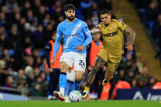 Manchester City v Crystal Palace, Premier League Josko Gvardiol (24) of Manchester City is challenged by Daniel Munoz (2) of Crystal Palace during the Premier League match between Manchester City and Crystal Palace at the Etihad Stadium, Manchester, UK on 13 May 2026. Manchester Etihad Stadium Manchester UK Editorial use only DataCo restrictions apply See www.football-dataco.com , Copyright: xConorxMolloyx PSI-24240-0039