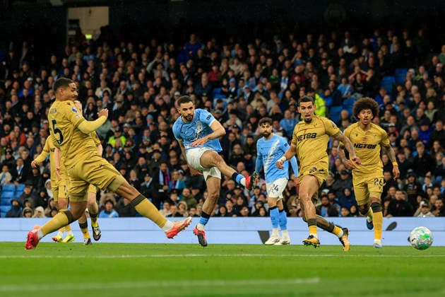 Manchester City v Crystal Palace, Premier League Rayan Ait-Nouri (21) of Manchester City has a shot on goal during the Premier League match between Manchester City and Crystal Palace at the Etihad Stadium, Manchester, UK on 13 May 2026. Manchester Etihad Stadium Manchester UK Editorial use only DataCo restrictions apply See www.football-dataco.com , Copyright: xConorxMolloyx PSI-24240-0044