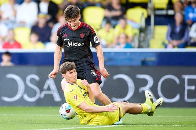 Kings League Italy 2026 May 13, 2026, Villarreal, Castellon, Spain Joaquin Martinez of Sevilla FC runs with the ball during the Spanish championship LaLiga football match between Villarreal CF and Sevilla CF on 13 May 2026 at Ceramica Stadium in Villarreal, Spain Villarreal Fonzies Arena Spain Spanish La Liga EA Sports soccer match Villarreal vs Sevilla Copyright: xCerezox