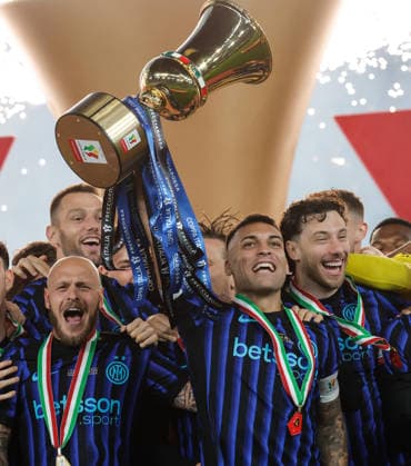May 13, 2026, Roma, Roma: Inter s players celebrates after winning at the Italian Cup final soccer match between SS Lazio vs FC Inter at the Olimpico stadium in Rome, Italy, 13 May 2026. ANSA GIUSEPPE LAMI. Finale Coppa Italia: SS Lazio Vs FC Inter  - ZUMAa110 20260513_zaf_a110_060 Copyright: xGiuseppexLamix