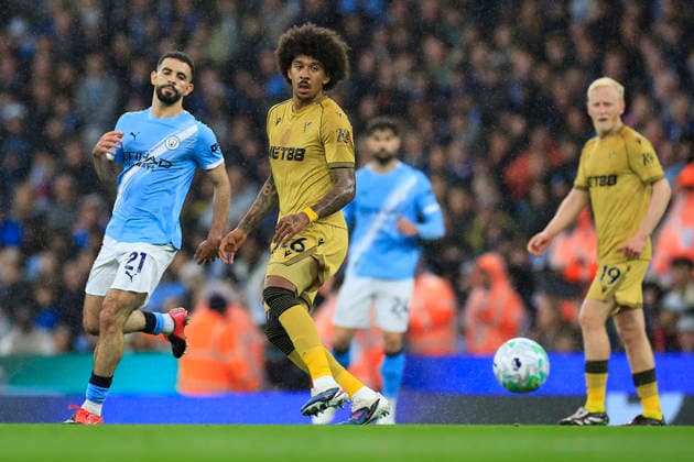 Manchester City v Crystal Palace, Premier League Chris Richards (26) of Crystal Palace passes the ball during the Premier League match between Manchester City and Crystal Palace at the Etihad Stadium, Manchester, UK on 13 May 2026. Manchester Etihad Stadium Manchester UK Editorial use only DataCo restrictions apply See www.football-dataco.com , Copyright: xConorxMolloyx PSI-24240-0068