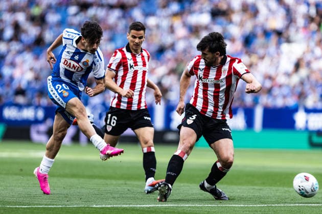May 13, 2026, Barcelona, Barcelona, Spain: BARCELONA, SPAIN - MAY 13: Antoniu Roca of RCD Espanyol challenges Dani Vivian of Athletic Club for the ball during the LaLiga EA Sports match between RCD Espanyol and Athletic Club at RCDE Stadium on May 13, 2026 in Barcelona, Spain. Soccer 2026: RCD Espanyol V Athletic Club - LaLiga EA Sports  - ZUMAs316 20260513_znp_s316_012 Copyright: xMartixSeguraxRamonedax