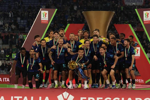 May 13, 2026, Rome, Lazio, Italy: Inter players lift the trophy after win Coppa Italia Final, between SS Lazio - Inter FC at Stadio Olimpico on May 13, 2026 in Rome , Italy. Lazio - Napoli - Coppa Italia Final  - ZUMAl131 20260513_zsp_l131_006 Copyright: xCiroxDexLucax