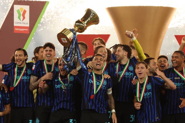 May 13, 2026, Rome, Lazio, Italy: Inter players lift the trophy after win Coppa Italia Final, between SS Lazio - Inter FC at Stadio Olimpico on May 13, 2026 in Rome , Italy. Rome Italy - ZUMAl131 20260513_zsp_l131_003 Copyright: xCiroxDexLucax