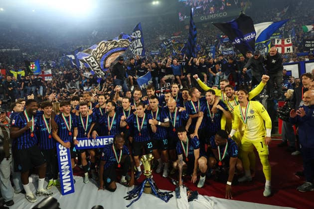 May 13, 2026, Rome, Lazio, Italy: Inter players lift the trophy after win Coppa Italia Final, between SS Lazio - Inter FC at Stadio Olimpico on May 13, 2026 in Rome , Italy. Rome Italy - ZUMAl131 20260513_zsp_l131_008 Copyright: xCiroxDexLucax