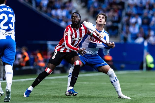May 13, 2026, Barcelona, Catalonia, Spain: BARCELONA, SPAIN - MAY 13: Urko Gonzalez of RCD Espanyol challenges intake Williams of Athletic Club for the ball during the LaLiga EA Sports match between RCD Espanyol and Athletic Club at RCDE Stadium on May 13, 2026 in Barcelona, Spain. Soccer 2026: RCD Espanyol V Athletic Club - LaLiga EA Sports  - ZUMAs316 20260513_znp_s316_021 Copyright: xMartixSeguraxRamonedax