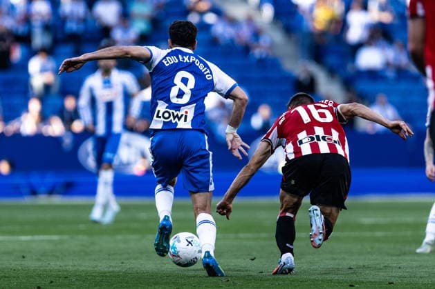 May 13, 2026, Barcelona, Barcelona, Spain: BARCELONA, SPAIN - MAY 13: Edu Exposito of RCD Espanyol challenges Inigo Ruiz de Galarreta of Athletic Club for the ball during the LaLiga EA Sports match between RCD Espanyol and Athletic Club at RCDE Stadium on May 13, 2026 in Barcelona, Spain. Barcelona Spain - ZUMAs316 20260513_znp_s316_026 Copyright: xMartixSeguraxRamonedax
