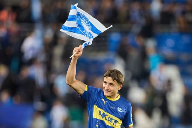 May 13, 2026, Vitoria, Alava, SPAIN: Nahuel Tenaglia of Deportivo Alaves reacts during the LaLiga EA Sports match between Deportivo Alaves and FC Barcelona, Barca at Mendizorrotza on May 13, 2026, in Vitoria, Spain. Deportivo Alaves V FC Barcelona - LaLiga EA Sports  - ZUMAa181 20260513_zaa_a181_343 Copyright: xRicardoxLarreinax
