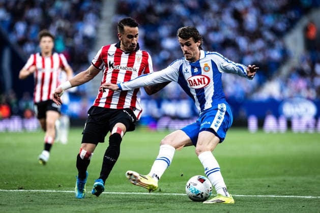 May 13, 2026, Barcelona, Barcelona, Spain: BARCELONA, SPAIN - MAY 13: Carlos Romero of RCD Espanyol challenges Alex Berenguer of Athletic Club for the ball during the LaLiga EA Sports match between RCD Espanyol and Athletic Club at RCDE Stadium on May 13, 2026 in Barcelona, Spain. Barcelona Spain - ZUMAs316 20260513_znp_s316_038 Copyright: xMartixSeguraxRamonedax
