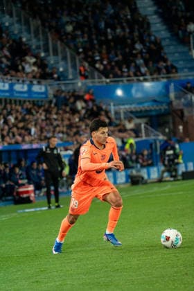 Roony Bardghji (N19) with the ball during the La Liga EA Sports match between Alaves and Barcelona at Estadio Mendizorroza on May 13th 2026, in Vitoria Gasteiz, Spain Copyright: xAndresxLopezxSheridanxx xSPPx Sportspressphoto_SPR145986