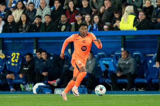 Alejandro Balde (N3) runs with the ball during the La Liga EA Sports match between Alaves and Barcelona at Estadio Mendizorroza on May 13th 2026, in Vitoria Gasteiz, Spain Copyright: xAndresxLopezxSheridanxx xSPPx Sportspressphoto_SPR145989