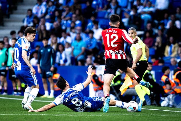 May 13, 2026, Barcelona, Barcelona, Spain: BARCELONA, SPAIN - MAY 13, Edu Exposito of RCD Espanyol challenges Jesus Areso of Athletic Club for the ball during the LaLiga EA Sports match between RCD Espanyol and Athletic Club at RCDE Stadium on May 13, 2026 in Barcelona, Spain. Barcelona Spain - ZUMAs316 20260513_znp_s316_041 Copyright: xMartixSeguraxRamonedax