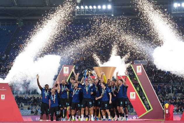 SS Lazio v FC Internazionale - Coppa Italia Final FC Internazionale players celebrate with the tropyh during the award ceremony at the end of the Coppa Italia Frecciarossa final match between SS Lazio and FC Internazionale at Olympic Stadium on May 13, 2026 in Rome, Italy Rome Stadio Olimpico Lazio Italy Copyright: xGiuseppexMaffiax LIA02980