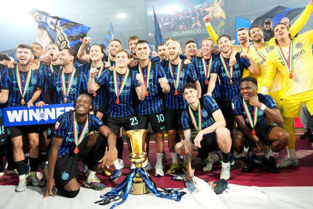 Inter celebrates with trophy during the Frecciarossa Italian Cup 2025 2026 final soccer match between Lazio and Inter Milan at the Stadio Olimpico in Rome, Italy - May 13, 2026 - Soccer  Copyright: xAlfredoxFalcone LaPressex