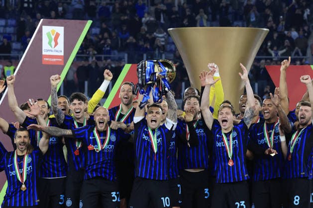 Lazio v Inter Milan - Italian Cup final match ROME, ITALY, MAY 13: Lautaro Martinez (C), of Inter Milan, holds up the trophy at the end of the Italian Cup football final match between Lazio and Inter Milan at the Olympic stadium in Rome, Italy, on May 13, 2026. Inter Milan defeated Lazio 2-0. Riccardo De Luca Anadolu Rome Italy. Editorial use only. Please get in touch for any other usage.  Copyright: x2026xAnadoluxRiccardoxDexLucax