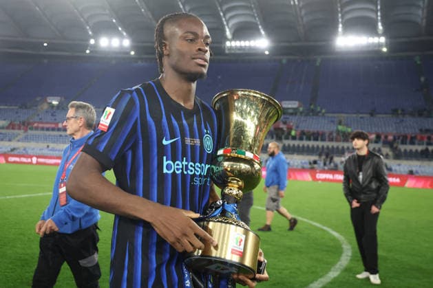 CALCIO - Coppa Italia - Final - SS Lazio vs Inter - FC Internazionale Photo by IPA ABACAPRESS.COM84657564 - Rome, Italy - May 13, 2026: Yann Bisseck (Defender) of FC Internazionale celebrate the cup victory at the end of the Coppa Italia Frecciarossa Final football match 2025-2026 between SS Lazio vs Inter - FC Internazionale at Olympic Stadium. Rome Italy  Copyright: xIPAxSport ABACAx