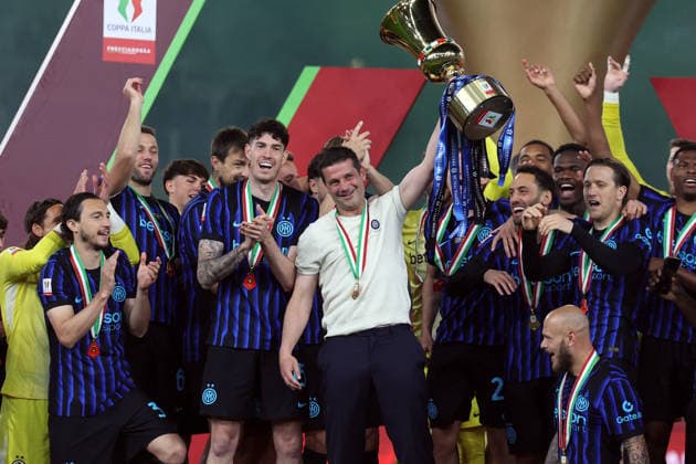 CALCIO - Coppa Italia - Final - SS Lazio vs Inter - FC Internazionale Photo by IPA ABACAPRESS.COM84657614 - Rome, Italy - May 13, 2026: Cristian Chivu coach of FC Internazionale raises the cup with the team during the awards ceremony in the seen in action during the Coppa Italia Frecciarossa Final football match 2025-2026 between SS Lazio vs Inter - FC Internazionale at Olympic Stadium. Rome Italy  Copyright: xIPAxSport ABACAx