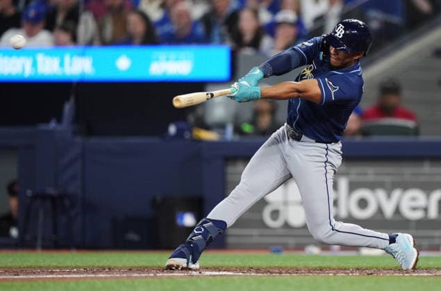 May 13, 2026, Toronto, On, CANADA: Tampa Bay Rays Richie Palacios (1) hits an RBI single against the Toronto Blue Jays during seventh inning MLB, Baseball Herren, USA baseball action in Toronto on Wednesday, May 13, 2026. Canada News - May 13, 2026  - ZUMAc35_ 20260513_zaf_c35_171 Copyright: xNathanxDenettex