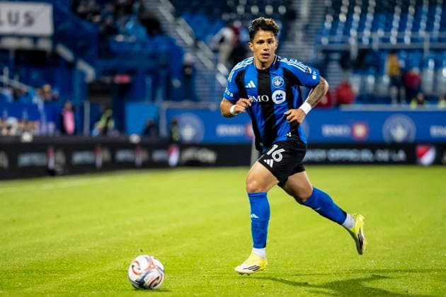 May 13, 2026, Montreal, Pq, Canada: CF Montreal s Wiki Carmona (16) moves the ball forward against the Portland Timbers during second half MLS, Fussball Herren, USA soccer action in Montreal on Wednesday, May 13, 2026. Canada News - May 13, 2026  - ZUMAc35_ 20260513_zaf_c35_192 Copyright: xChristopherxKatsarovx
